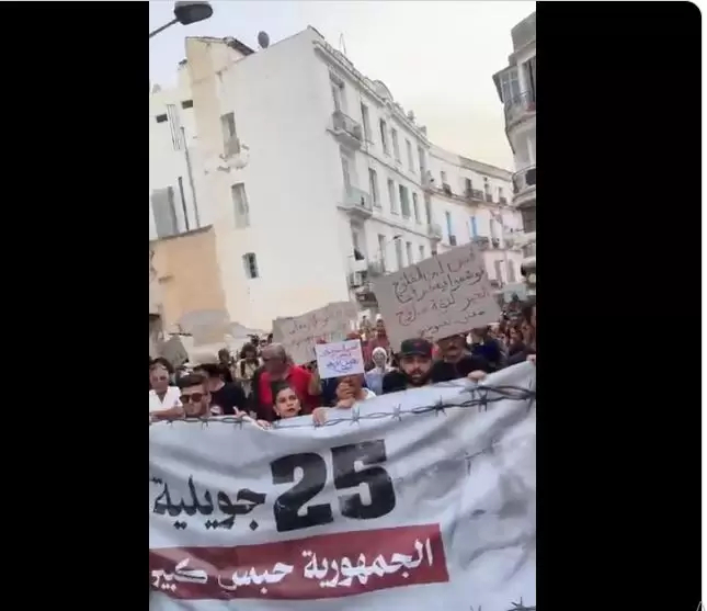 مسيرة من بطحاء محمد علي إلى شارع الحبيب بورقيبة (فيديو)