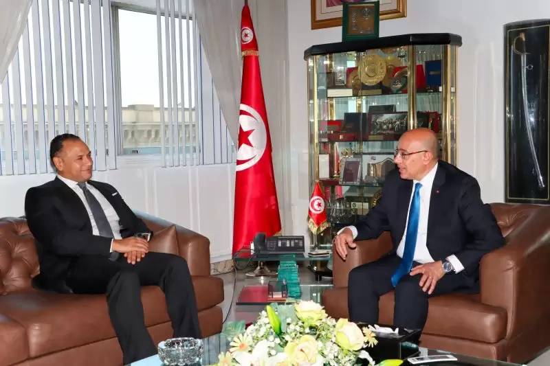 وزير الدفاع الوطني يستقبل سفير مصر بتونس