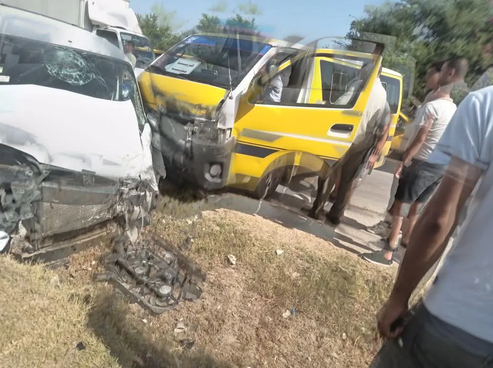 منوبة.. اصابات في اصطدام بين تاكسي جماعي وسيارة