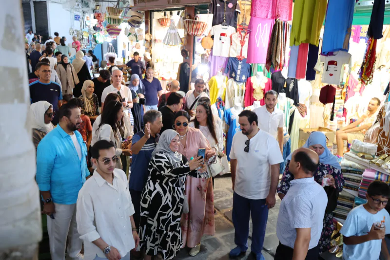 جولة سياحيّة للفنانة أحلام في تونس