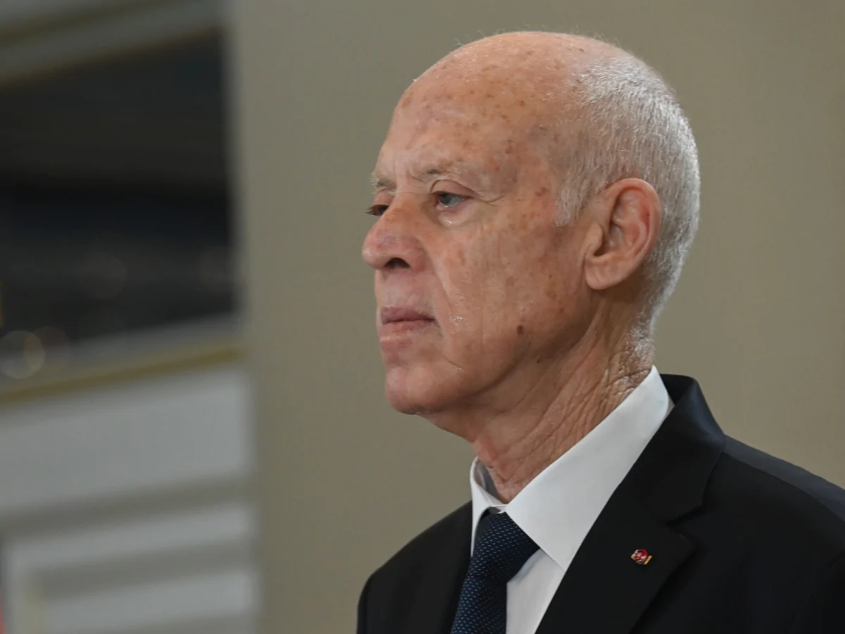 رئيس الجمهورية يتكفل بعلاج شابّ أصيب في احتجاجات قابس