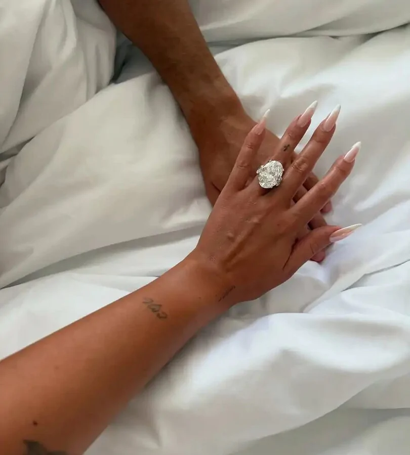 رونالدو يفاجئ جورجينا بهدايا فاخرة احتفالا بالخطوبة (صور)