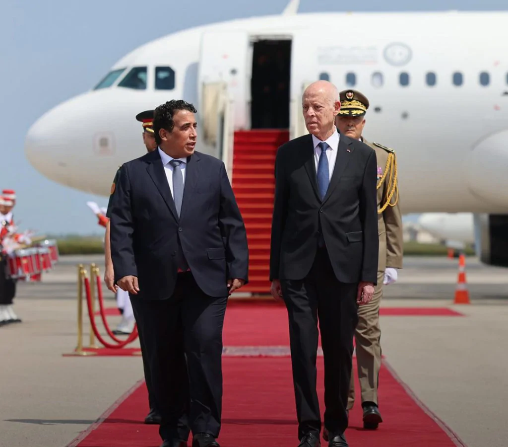 المنفي يصل إلى تونس