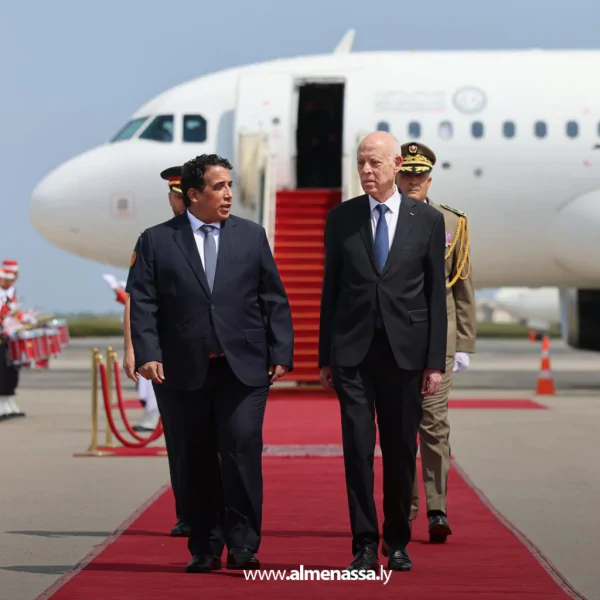 المنفي يصل إلى تونس