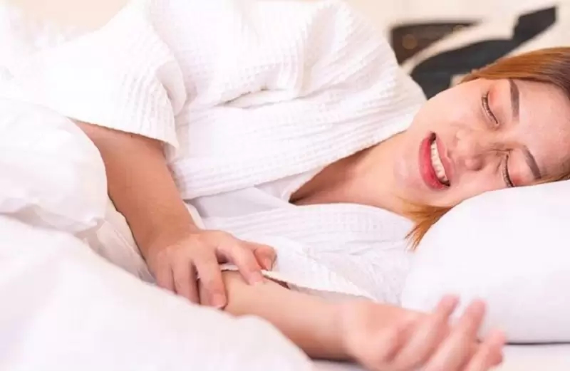 أسباب صرير الأسنان