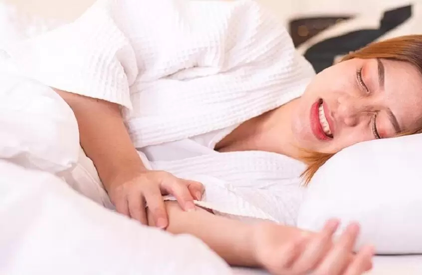 أسباب صرير الأسنان