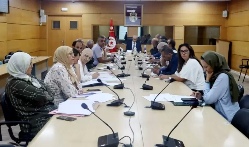 الشروع في إصلاحات تتعلق بالمنافسة ومسالك التوزيع والتزويد