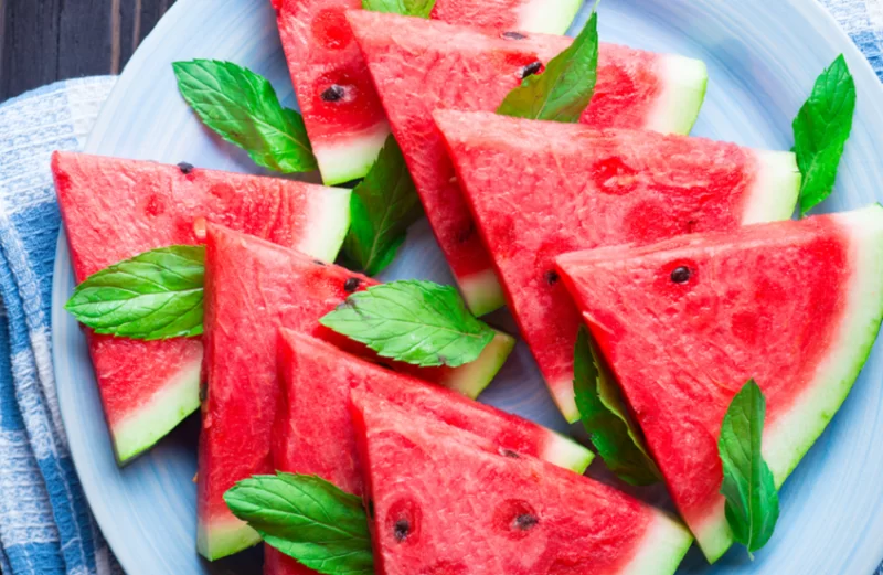 تحذيرات صحية حول الإفراط في تناول البطيخ