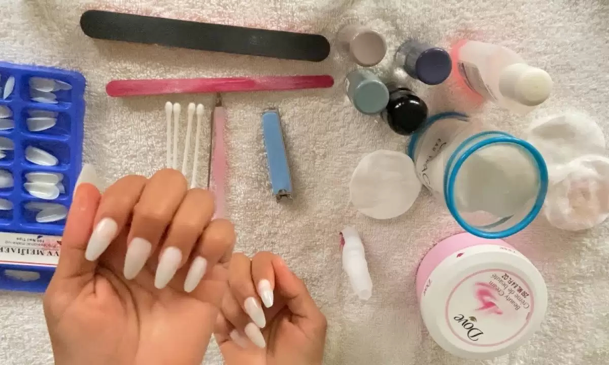 تونس.. تحذير من تركيب الأظافر والرموش الاصطناعية