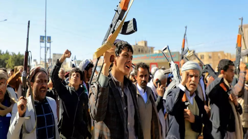 الحوثيون يعلنون مقتل رئيس الحكومة ووزراء في غارة للاحتلال