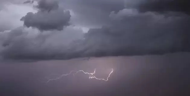 طقس ليل 12 أوت 2025.. خلايا رعدية مصحوبة بأمطار