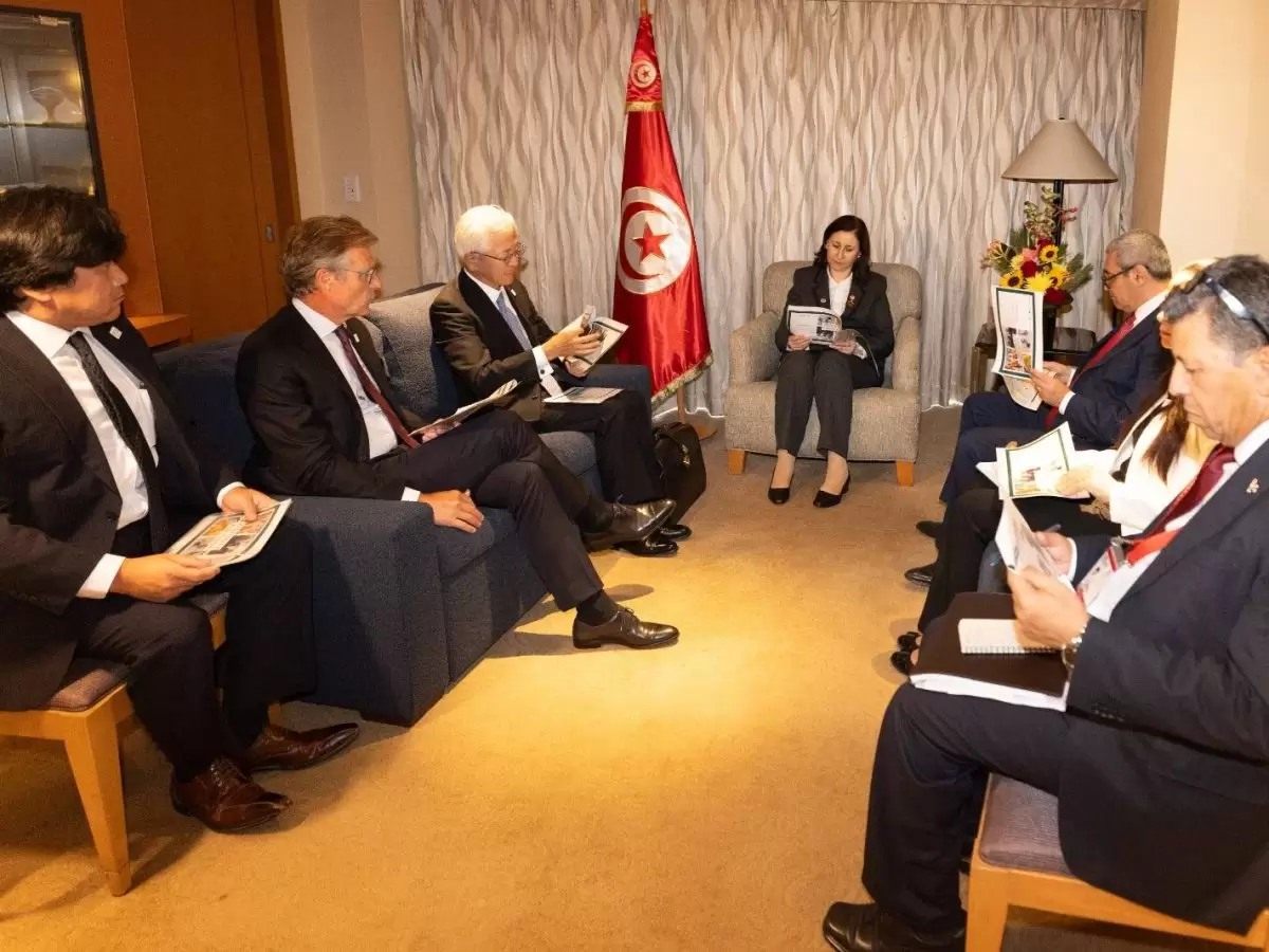 رئيسة الحكومة تلتقي ممثلي شركات يابانية