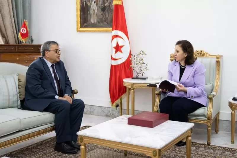 رئيسة الحكومة تؤكد ضرورة عدم الخضوع لأيّة إملاءات خارجية