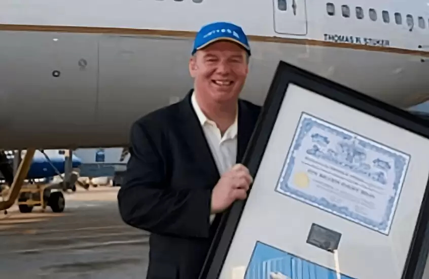 رجل أمريكي يشتري السماء!