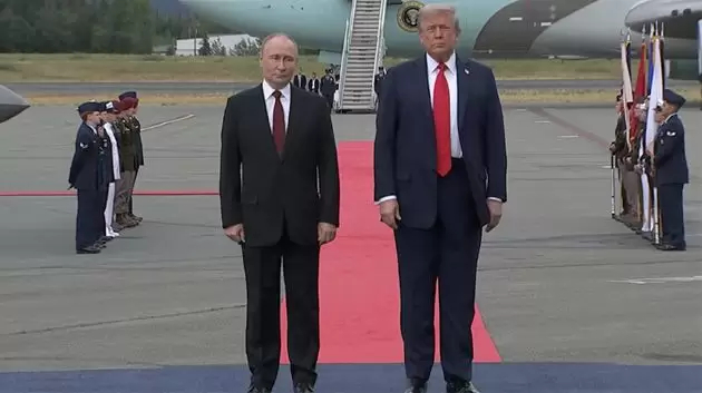قمة منتظرة.. ترامب وبوتين يصلان ألاسكا