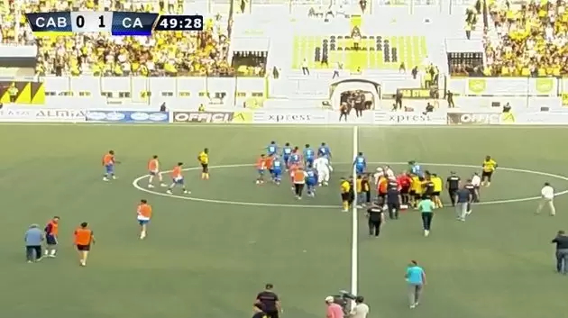 إيقاف مباراة النادي البنزرتي والإفريقي.. السبب