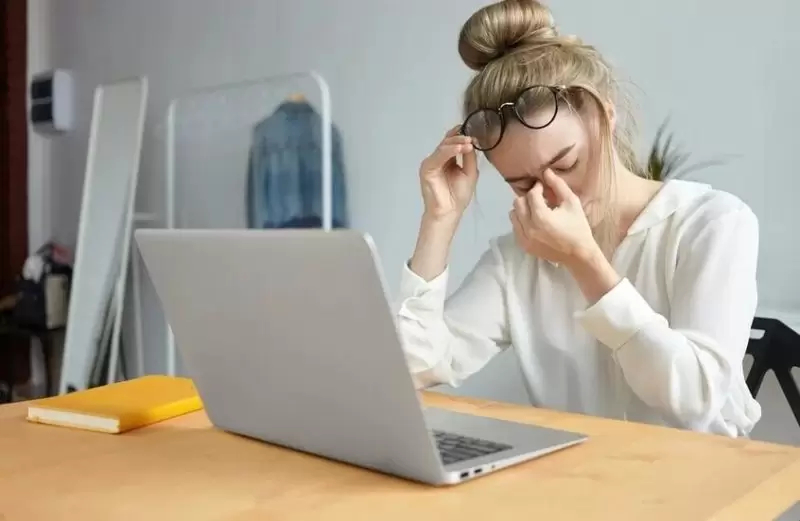 مدة القراءة الآمنة ونصائح لراحة العين أثناء العمل