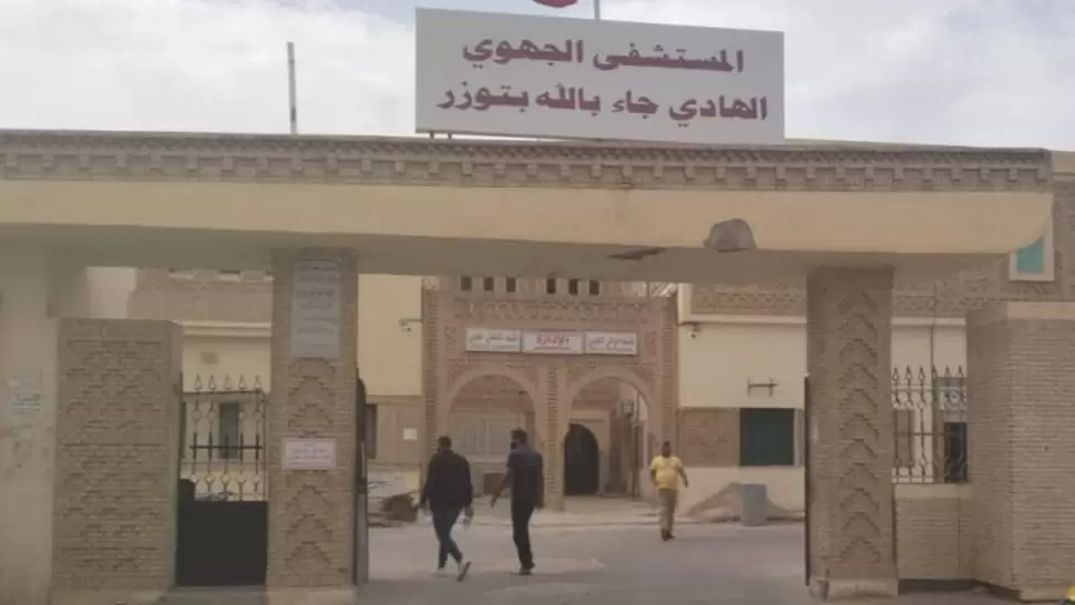 توزر/ يهشم سيارة جاره ويعتدي عليه بآلة حادة