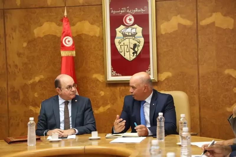 وزارتا النقل والسياحة تدرسان إمكانية فتح خطوط جوية جديدة