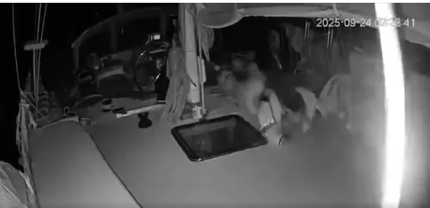 طائرات مسيرة وهجمات على سفن أسطول الصمود.. وتفعيل بروتوكول الطوارئ (فيديوهات)