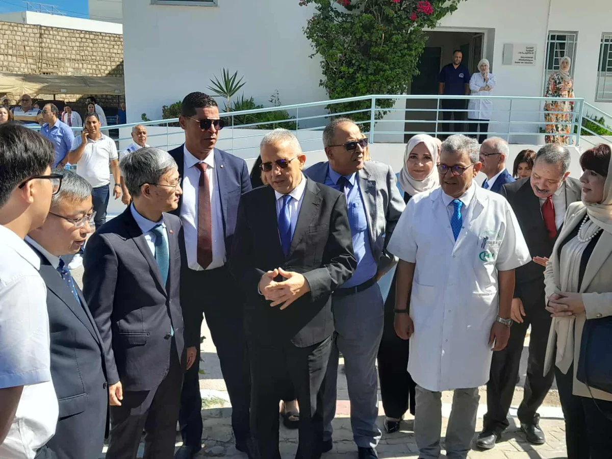 مستشفى المنجي سليم.. تدشين أول مركز للتكوين في مجال الطب الصيني (صور)