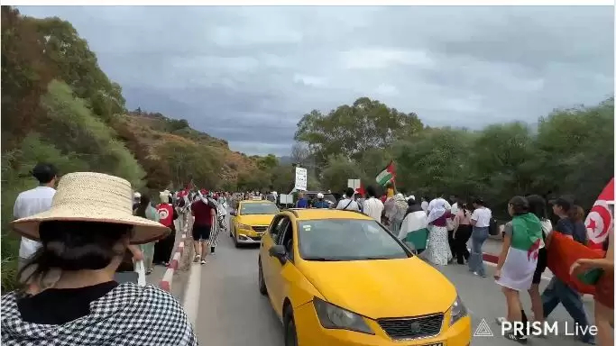 سويعات قبل ابحار أسطول الصمود.. مواطنون يتوافدون على ميناء سيدي بوسعيد (فيديو)