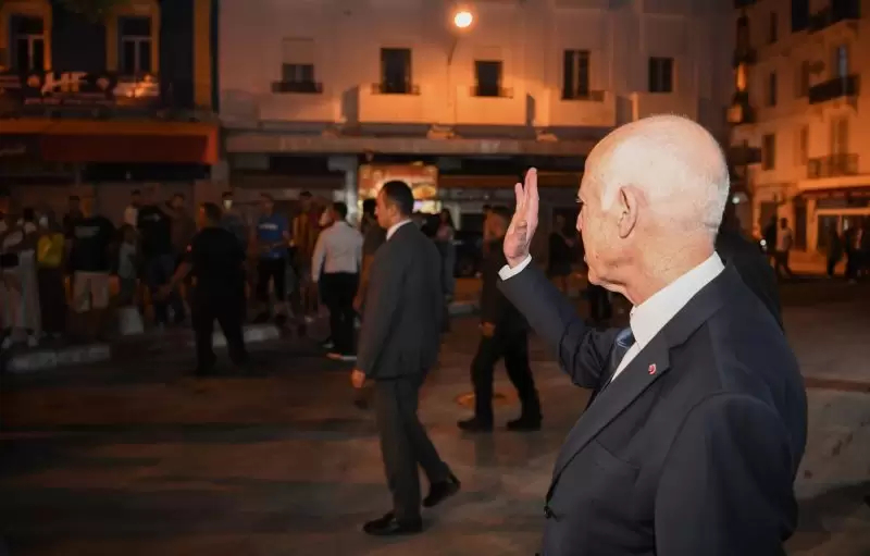 رئيس الجمهورية يزور ساحتي برشلونة والمنجي بالي