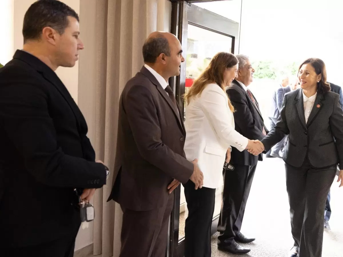 رئيسة الحكومة تُؤدّي زيارة رسميّة إلى مصر