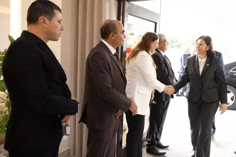 رئيسة الحكومة تُؤدّي زيارة رسميّة إلى مصر