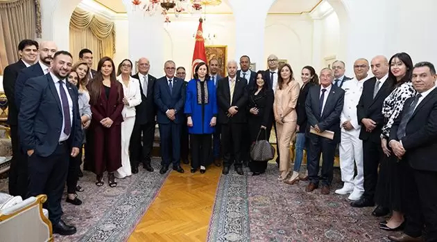 رئيسة الحكومة تلتقي عددا من أفراد الجالية التونسية بمصر (فيديو)