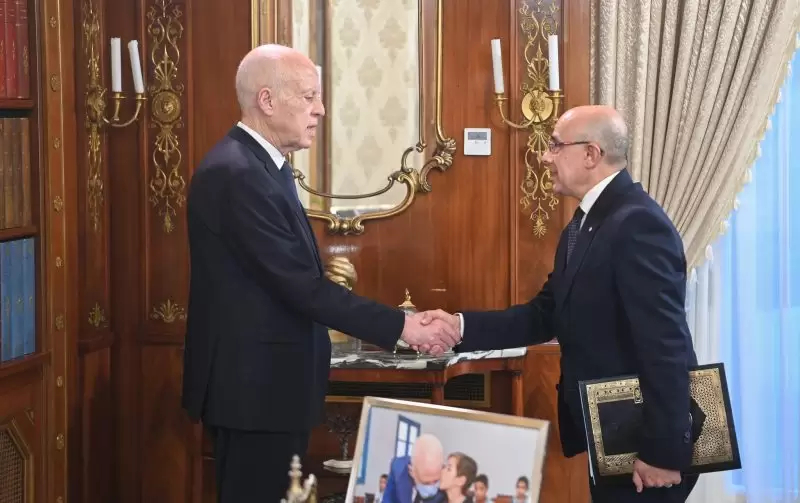 سعيّد يطلع على نتائج زيارة وزيرة الدفاع للكويت