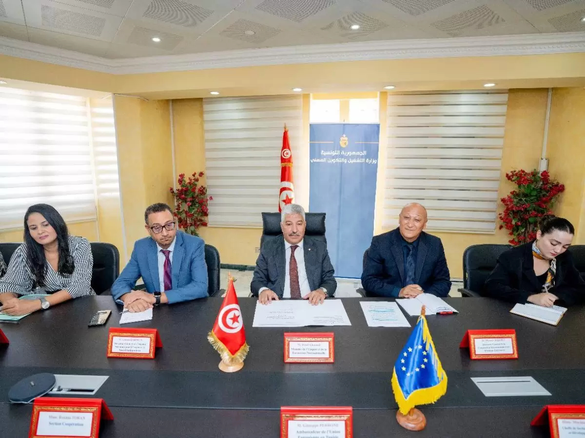 سفير الاتحاد الأوروبي يؤكد الالتزام بدعم منظومة التشغيل في تونس