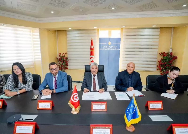سفير الاتحاد الأوروبي يؤكد الالتزام بدعم منظومة التشغيل في تونس