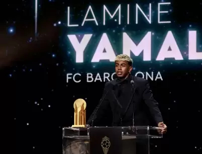 يامال يتوج بجائزة أفضل لاعب شاب في العالم