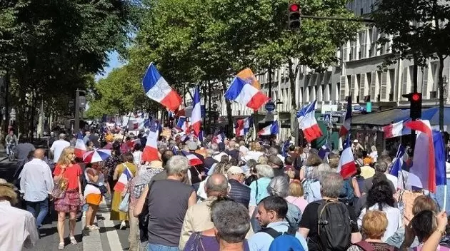 باريس/ مظاهرات تطالب باستقالة ماكرون ورئيس وزرائه