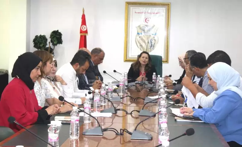 وزيرة الصناعة