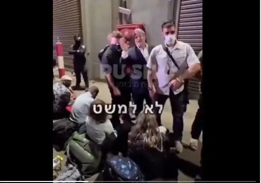 نشطاء أسطول الصمود يواجهون بن غفير ويردّدون هتافاتٍ لفلسـ.طين (فيديو)