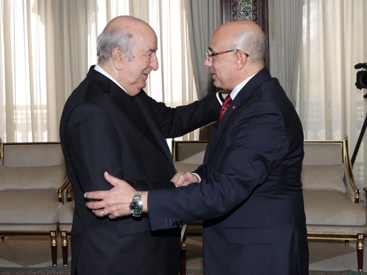 الرئيس الجزائري يستقبل وزير الدفاع خالد السهيلي