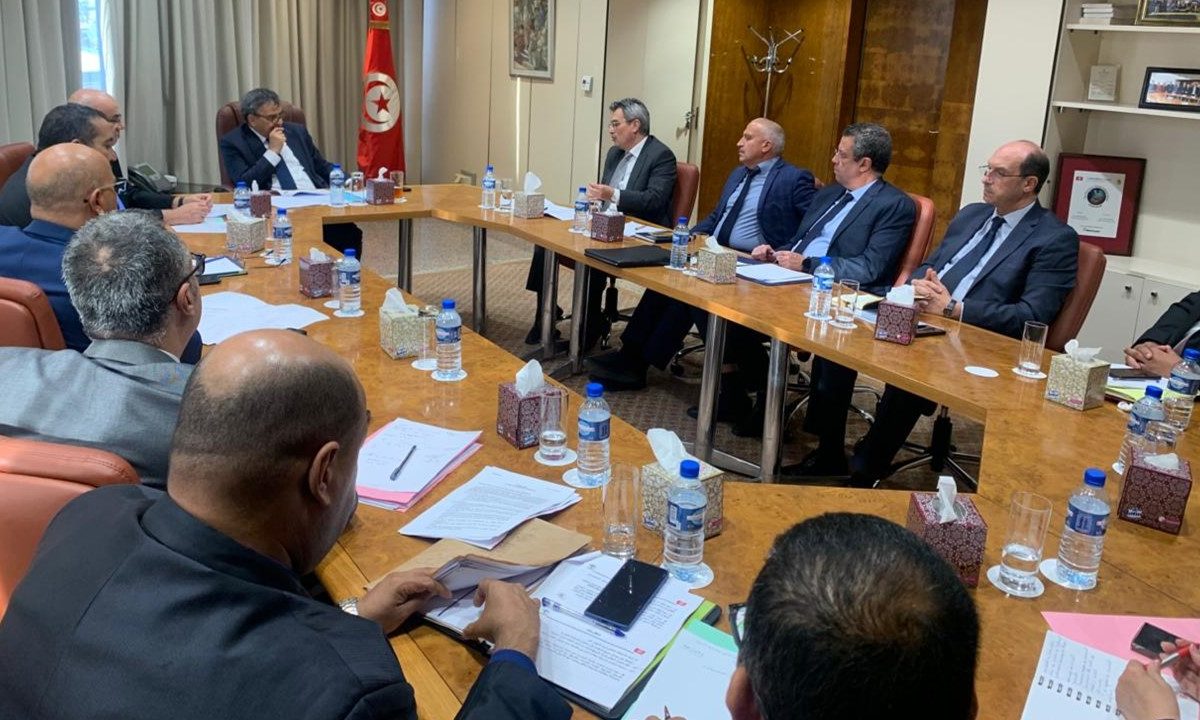 محافظ البنك المركزي يدعو البنوك لتمويل موسم زيت الزيتون