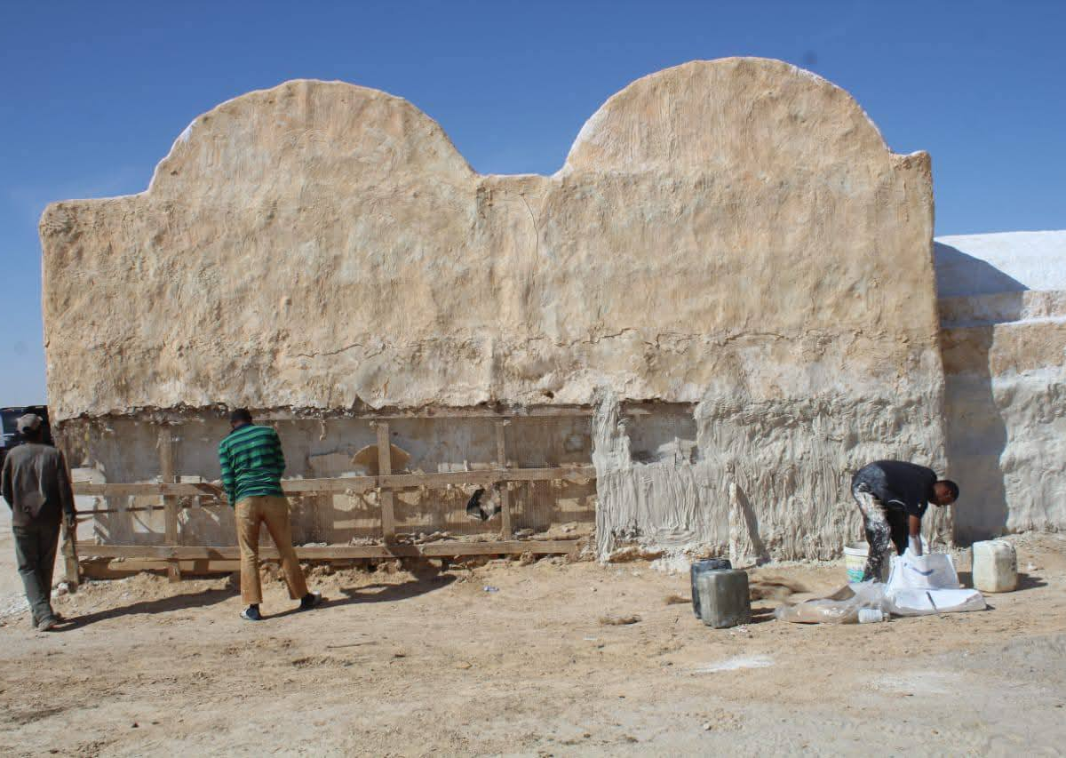 توزر.. انطلاق أشغال ترميم ديكور فيلم ”حرب النجوم” (صور)