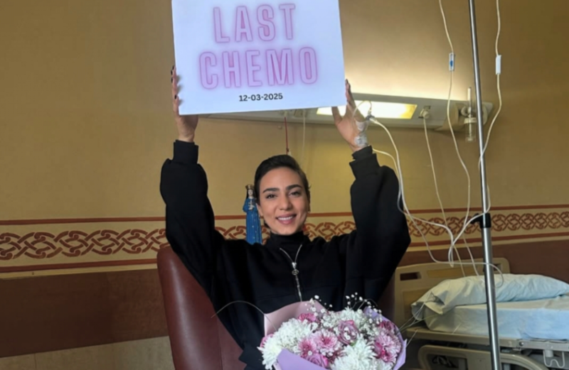 إعلامية تعلن إصابتها بالسرطان خلال بث مباشر.. وتودع المشاهدين بطريقة مؤثرة