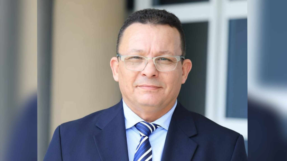 الإتحاد الإفريقي لكرة القدم يجدّد الثقة في جمال الحيمودي