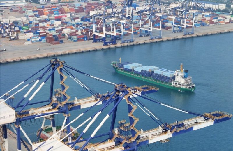 الصين تفرض رسوما على السفن الأمريكية