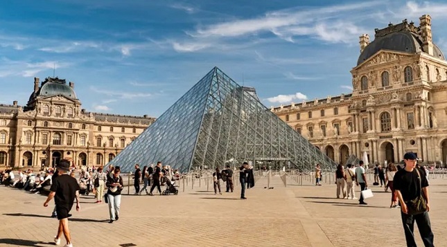مستجدات قضية سرقة متحف اللوفر
