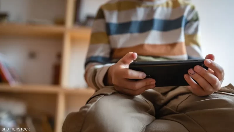 بعد انتحار ابنها.. أم تكتشف مفاجأة صادمة في حديثه مع روبوت