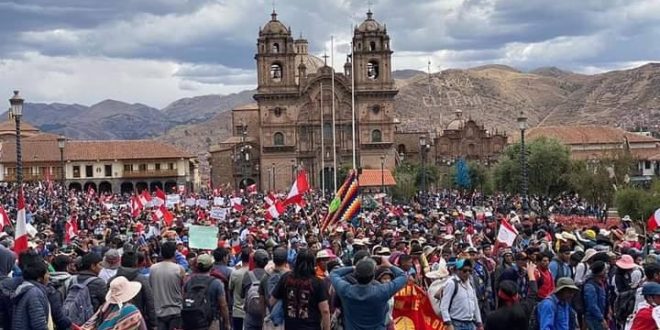 بيرو تُعلن حالة الطوارئ بعد مظاهرات واسعة في الشوارع