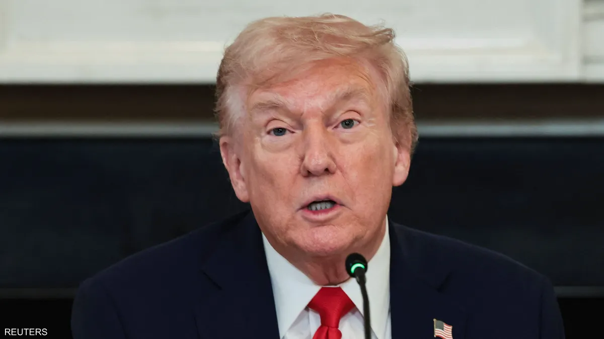 ترامب يهاجم “نيويورك تايمز” بعد تقرير يشكك في قوته وحيويته