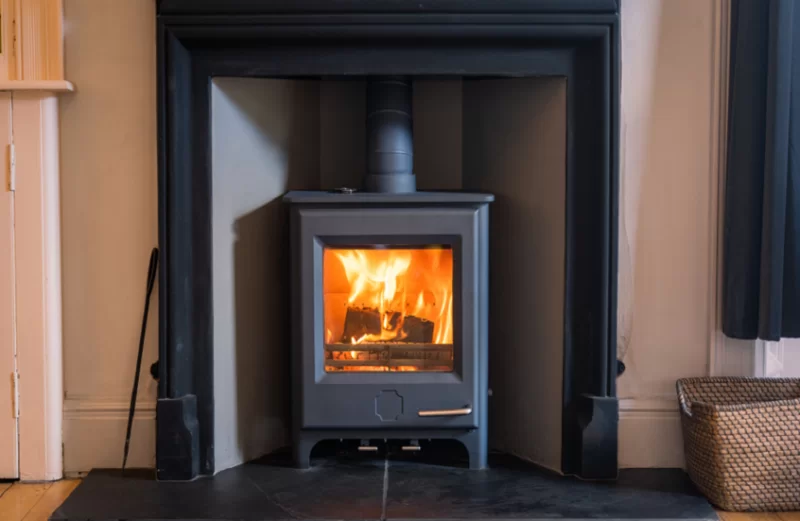 دراسة صادمة.. مواقد الحطب العصرية مضرة للرئة بقدر التدخين