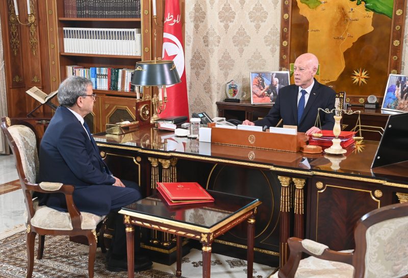 سعيّد.. أموال ضخمة تُوجّه من الخارج تحت جُنح الظّلام وأموال تُهرّب دون رقيب