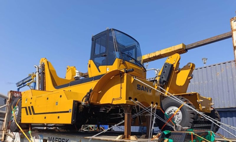 شركة الشحن والترصيف تتسلّم معدات جديدة